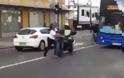 Το θύμα έπεσε κάτω κλαίγοντας: Οδηγός λεωφορείου πήγε να πνίξει μια γυναίκα γιατί... [video]
