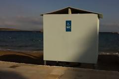 Πώς νομίζετε ότι μπαίνει κανείς σε αυτή την τουαλέτα; Εδώ σε θέλω κάβουρα... [photos]
