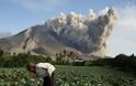 Ινδονησία: Συναγερμός για το ηφαίστειο Σιναμπούνγκ που «βρυχάται» [video]