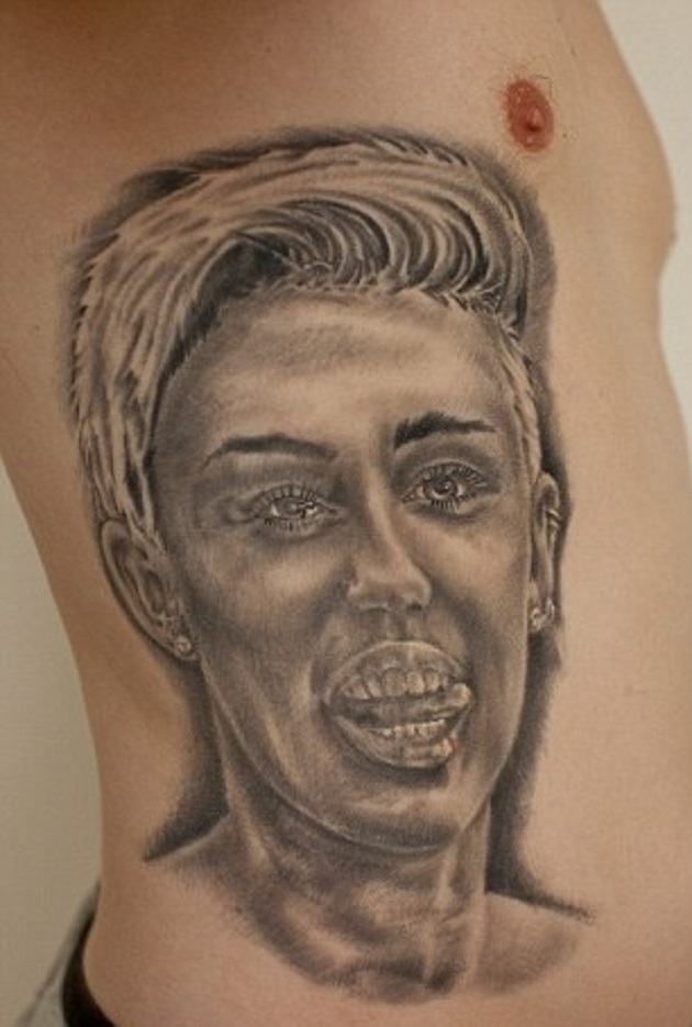 Ξόδεψε πάνω από 4000 ευρώ σε τατουάζ με τη Miley Cyrus κι εκείνη...[photos] - Φωτογραφία 4