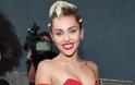 Ξόδεψε πάνω από 4000 ευρώ σε τατουάζ με τη Miley Cyrus κι εκείνη...[photos] - Φωτογραφία 2