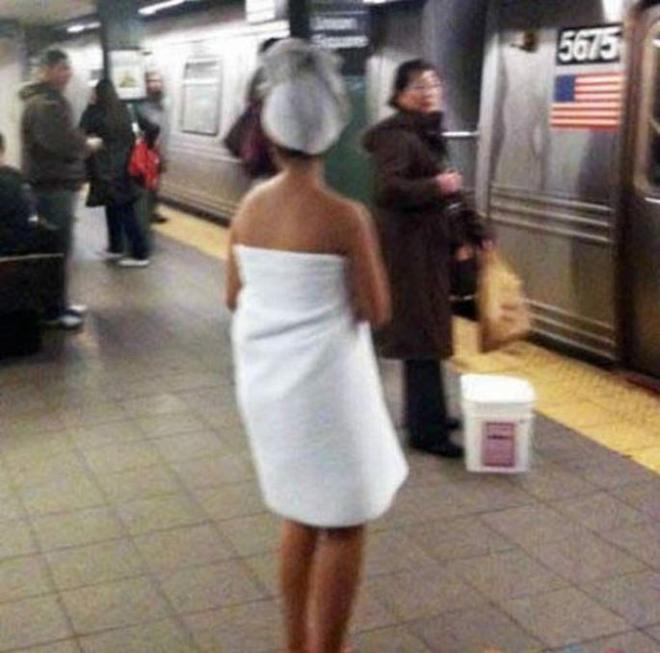 ΑΥΤΟΙ είναι οι πιο περίεργοι άνθρωποι που μπορεί να συναντήσεις στο μετρό - Φωτογραφία 10