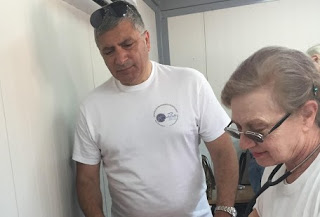 Γ. Πατούλης: Με τους εθελοντές ιατρούς του Ιατρείου Κοινωνικής Αποστολής, κοντά στους πρόσφυγες της Μυτιλήνης - Φωτογραφία 1