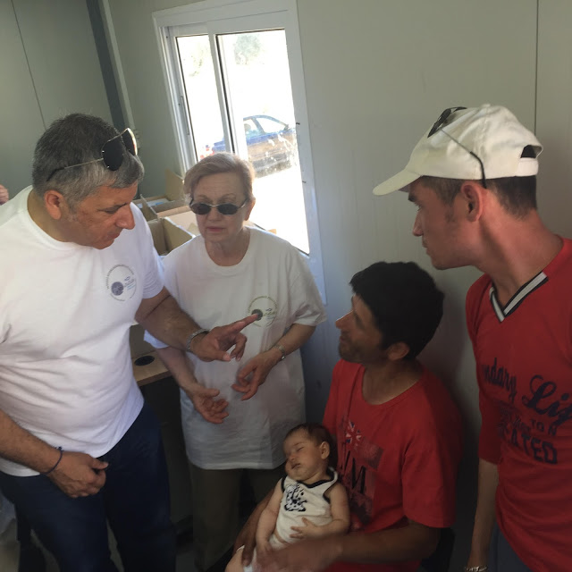 Γ. Πατούλης: Με τους εθελοντές ιατρούς του Ιατρείου Κοινωνικής Αποστολής, κοντά στους πρόσφυγες της Μυτιλήνης - Φωτογραφία 3