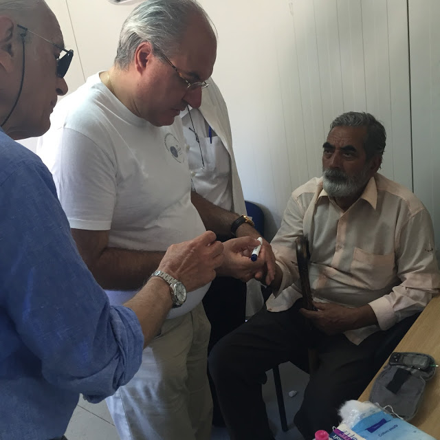 Γ. Πατούλης: Με τους εθελοντές ιατρούς του Ιατρείου Κοινωνικής Αποστολής, κοντά στους πρόσφυγες της Μυτιλήνης - Φωτογραφία 7
