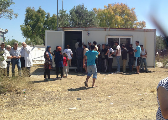 Γ. Πατούλης: Με τους εθελοντές ιατρούς του Ιατρείου Κοινωνικής Αποστολής, κοντά στους πρόσφυγες της Μυτιλήνης - Φωτογραφία 8
