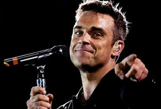 Αυτή είναι η  Ελληνίδα που ανέβασε στη σκηνή ο Robbie Williams και τρέλανε τους θεατές [photos] - Φωτογραφία 1