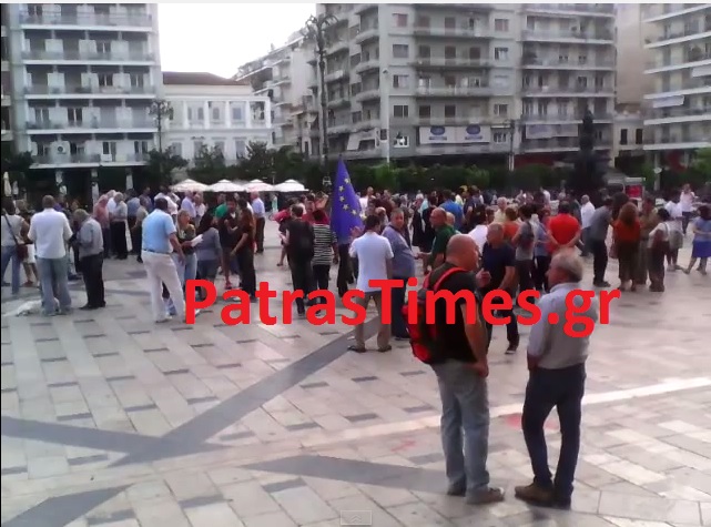 Πάτρα - Τώρα: Συγκέντρωση του Κινήματος Μένουμε Ευρώπη στην πλατεία Γεωργίου [video] [photo] - Φωτογραφία 2