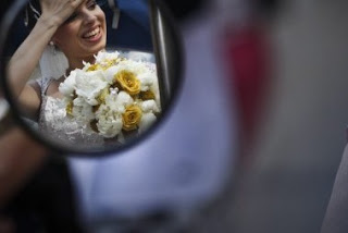 Ο κόσμος το έχει χάσει εντελώς – Πως εμφανίστηκε αυτή η νύφη στον γάμο της... [photos] - Φωτογραφία 1
