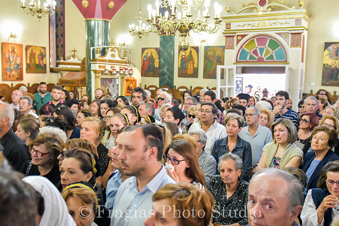 Θρήνος στην Κεφαλλονιά - Σπαρακτικές εικόνες μετά τον πρόωρο χαμό του Μητροπολίτη Γεράσιμου [photos] - Φωτογραφία 10