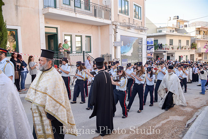 Θρήνος στην Κεφαλλονιά - Σπαρακτικές εικόνες μετά τον πρόωρο χαμό του Μητροπολίτη Γεράσιμου [photos] - Φωτογραφία 8