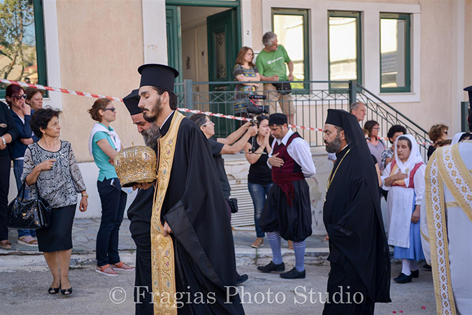 Θρήνος στην Κεφαλλονιά - Σπαρακτικές εικόνες μετά τον πρόωρο χαμό του Μητροπολίτη Γεράσιμου [photos] - Φωτογραφία 9