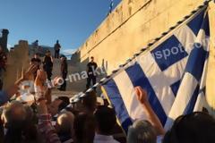 Δεν υπάρχει - Δείτε (όσοι αντέχετε) τον άντρα που έκλεψε τις εντυπώσεις στη διαδήλωση Μένουμε Ελλάδα