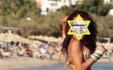 Η τραγουδίστρια που μιμείται τον τίτλο του τραγουδιού της στην παραλία [video] - Φωτογραφία 1