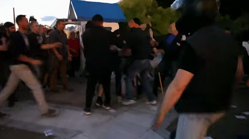 ΚΑΡΕ ΚΑΡΕ η επίθεση αντιεξουσιαστών στους διαδηλωτές του Μένουμε Ευρώπη - Την ανέβασαν στο διαδίκτυο [video] [photo] - Φωτογραφία 4