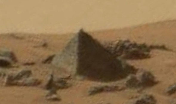 ΛΕΣ; - Η NASA εντόπισε...πυραμίδα στον Άρη! - Φωτογραφία 2