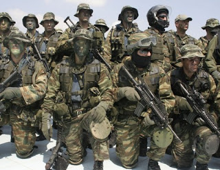 ΠΡΟΚΛΗΣΗ: Αλβανοί φαντάροι στον Ελληνικό Στρατό σχηματίζουν τον αλβανικό αετό [photo] - Φωτογραφία 1