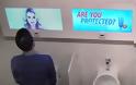 Τοποθέτησαν 3 οθόνες στην τουαλέτα των ανδρών - Tι συμβαίνει όταν ένας άντρας μπαίνει στην τουαλέτα... [video]