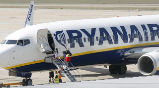Αναγκαστική προσγείωση αεροσκάφους της Ryanair  - Η πληροφορία που τους πάγωσε όλους... - Φωτογραφία 1