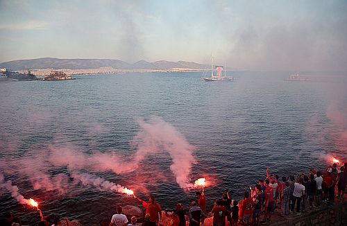 ΥΠΟΔΟΧΗ ΤΗΣ ΦΑΝΕΛΑΣ ΣΤΗΝ ΠΛΑΤΕΙΑ ΑΛΕΞΑΝΔΡΑΣ! (PHOTOS) - Φωτογραφία 4