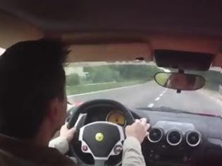 Απίστευτος! Δείτε πως απέφυγε την σύγκρουση ο οδηγός αυτής της F430 Ferrari... [video] - Φωτογραφία 1