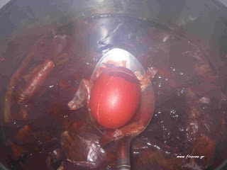 ΔΕΙΤΕ ΤΟ: Βάζει ένα αυγό μέσα σε ένα ποτήρι γεμάτο ξύδι - Δύο μέρες μετά το αποτέλεσμα θα σας εντυπωσιάσει [video] - Φωτογραφία 1