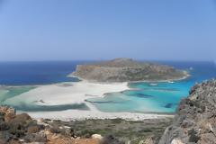 Από αστυνομικός… «ξεναγός»: Τράβηξε 250.000 φωτογραφίες της Κρήτης και συνεχίζει!