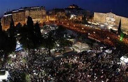 Δευτέρα στο Σύνταγμα: Ο ελληνικός λαός δεν τρομοκρατείται, λέει όχι στα τελεσίγραφα - Φωτογραφία 1