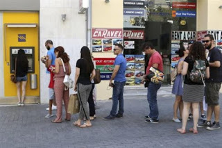 Τα Σκόπια ζητούν από τις τράπεζές τους να αποσύρουν καταθέσεις στην Ελλάδα - Φωτογραφία 1