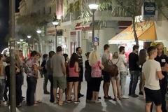 Ουρές στα ΑΤΜ και τα βενζινάδικα μέχρι αργά τη νύχτα και στο Ηράκλειο