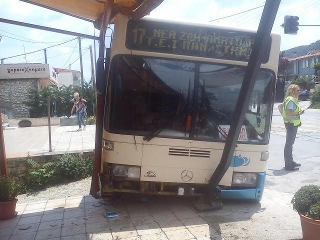 Λεωφορείο του αστικού ΚΤΕΛ,έπεσε σε φούρνο... [photos] - Φωτογραφία 4