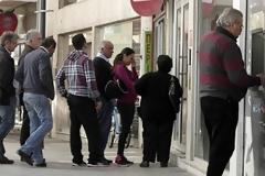 Το ΑΤΜ ξέμεινε από ρευστό και το ...έσπασε [photos]