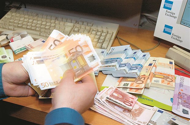 ΥΠΟΙΚ: 120 ευρώ θα σηκώσουν από τα γκισέ οι συνταξιούχοι χωρίς κάρτα - Φωτογραφία 1