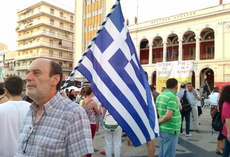 Πάτρα: Δείτε φωτο από την συγκέντρωση στην πλατεία Γεωργίου υπέρ του Όχι - Φωτογραφία 2