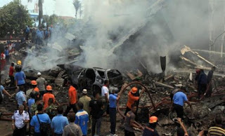 113 τελικά οι επιβαίνοντες στο μοιραίο αεροπλάνο της Ινδονησίας - Φωτογραφία 1