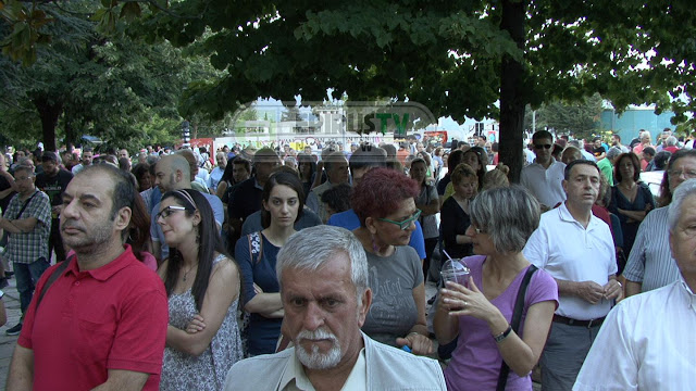 ΙΩΑΝΝΙΝΑ: Δυναμική συγκέντρωση υπερ του ΟΧΙ στην κεντρική πλατεία [photos] [video] - Φωτογραφία 2