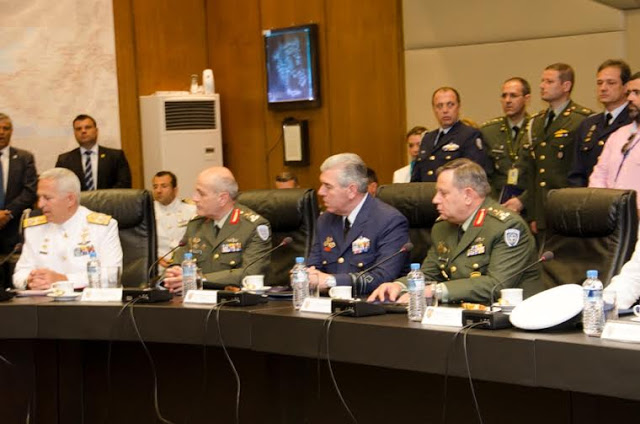 Φωτό από την επίσκεψη Τσίπρα στο Υπουργείο Άμυνας - Φωτογραφία 5