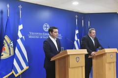 Φωτό από την επίσκεψη Τσίπρα στο Υπουργείο Άμυνας
