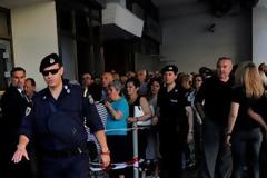 Αναστάτωση στο υποκατάστημα της Εθνικής Τράπεζας στην λεωφόρο Θησέως - Η εικόνα προκαλεί οργή... [photo]