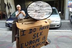 Ένας τρελός ΤΩΡΑ στο Υπουργείο Οικονομικών... [photos]