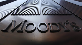 Moody's: Υποβάθμισε όλα τα ελληνικά καλυμμένα ομόλογα - Φωτογραφία 1