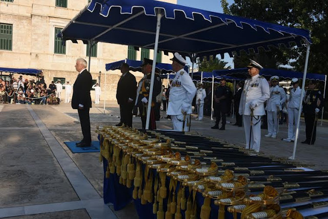 Ο ΥΕΘΑ Πάνος Καμμένος και η Στρατιωτική ηγεσία στην ορκωμοσία των νέων Σημαιοφόρων - Φωτογραφία 10