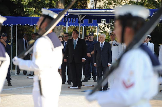 Ο ΥΕΘΑ Πάνος Καμμένος και η Στρατιωτική ηγεσία στην ορκωμοσία των νέων Σημαιοφόρων - Φωτογραφία 7