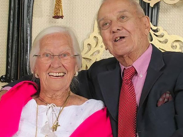 ΣΥΓΚΙΝΗΤΙΚΟ: Ηλικιωμένο ζευγάρι πέθανε αγκαλιά μετά από 75 ολόκληρα χρόνια γάμου. - Φωτογραφία 6