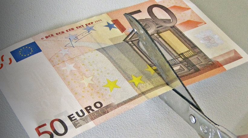 Financial Times: «Κούρεμα» πάνω από 30% στις καταθέσεις άνω των 8.000 ευρώ - Φωτογραφία 1