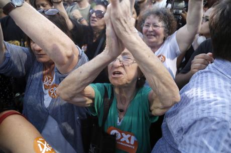 H μάχη των συγκεντρώσεων στην Αθήνα - Το μέτρημα των ναι και των όχι - Δείτε φωτο - Φωτογραφία 16
