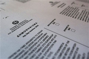 Η Ελλάδα ψηφίζει στο κρίσιμο δημοψήφισμα - Φωτογραφία 2