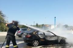ΣΥΜΒΑΙΝΕΙ ΤΩΡΑ: Λαμπάδιασε αυτοκίνητο στην εθνική οδό... [photos]