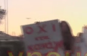 Διαμαρτυρίες παραμονή δημοψηφίσματος σε ΣΚΑΙ και MEGA - Δείτε βίντεο - Φωτογραφία 1