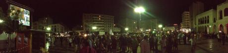 Πάτρα: Εκατοντάδες πολίτες πανηγυρίζουν στην πλατεία Γεωργίου, για τη νίκη του ΟΧΙ - Φωτογραφία 2